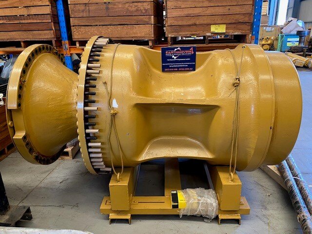 Rear Wheel Caterpillar FInal Drive shaft precise machine crankshaft Maintenance is engine block is adalah Perbaikan Alat berat SSC Works Maintenance adalah